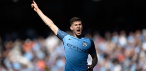 John Stones wechselte vor der Saison von Everton zu City John Stones
