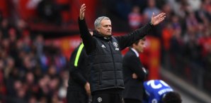 Mourinho feiert sein Debütsieg gegen den FC Chelsea Jose Mourinho