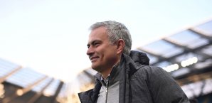 Jose Mourinho kann trotz Personalmangel noch scherzen Jose Mourinho
