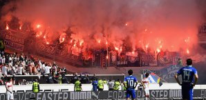 Die Fans des Karlsruher SC sorgten beinahe für einen Spielabbruch KSC-Fans