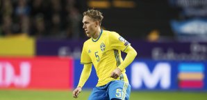 Ludwig Augustinsson bekam den Unmut der gegnerischen Fans auf besondere Weise zu spüren Ludwig Augustinsson