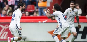 Isco (l.) rettete Real Madrid den Sieg gegen Gijon in allerletzter Sekunde Real Madrid