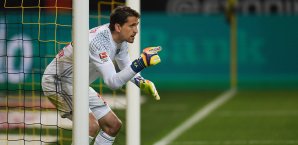 Rene Adler zog sich gegen Borussia Dortmund eine Rippenverletzung zu Rene Adler
