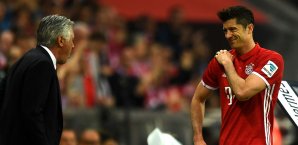 Robert Lewandowski war gegen Dortmund auf seine Schulter gefallen Robert Lewandowski
