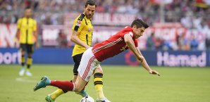 Robert Lewandowski verletzte sich gegen den BVB an der Schulter Robert Lewandowski