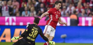 Hat Roman Bürki wieder das Nachsehen gegen Robert Lewandowski? Roman Bürki ,Robert Lewandowsk