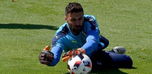 Der Italineische Nationaltorhüter Salvatore Sirigu ist derzeit an den CA Osasuna ausgeliehen Salvatore Sirigu