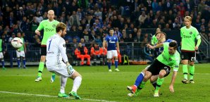 Nick Viergever erzielt für Ajax das wichtige Tor zum 1:3 - am Ende kommen sie trotz Niederlage gegen Schalke weiter Schalke 04, Ajax Amsterdam