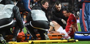 Zlatan Ibrahimovic musste verletzt ausgewechselt werden Zlatan Ibrahimovic