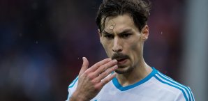 Benjamin Stambouli wird wegen eines Fouls an Pascal Groß bestraft Benjamin Stambouli
