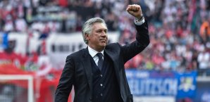 Carlo Ancelotti ist bereit für die Bierdusche Carlo Ancelotti