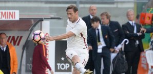 Francesco Totti lief bislang 785 Mal für die Roma auf Francesco Totti