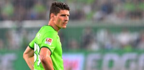 Mario Gomez spielte den Ball vorm Elfmeter mit der Hand Mario Gomez