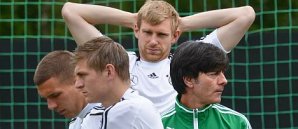 Deutschland, EM 2012, Training, Löw, Mertesacker, Kroos, Podolski 