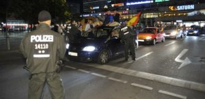 Polizei,EM,Gewalt,Autokorso 