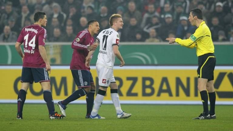Jermaine Jones' Tritt gegen Marco Reus