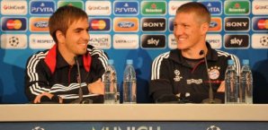 Philipp Lahm,Bastian Schweinsteiger,Lächeln,Pressekonferenz