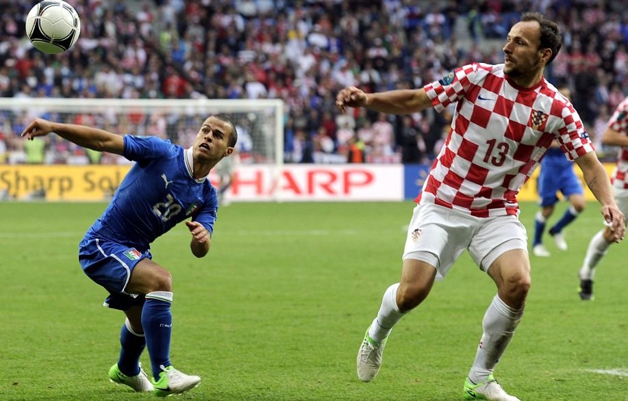 Sebastian Giovinco im Zweikampf mit Gordon Schildenfeld