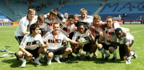 Die U 17-Europameister 2009 feiern ihren Titel U 17-Europameister 2009,Mario Götze,DFB