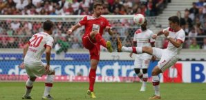 Adam Bodzek und Martin Harnik im Zweikampf Adam Bodzek,Martin Harnik,VfB Stuttgart,Fortuna Düsseldorf