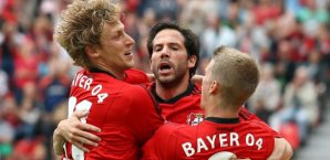 Stefan Kießling (re.) und Lars Bender (re.) feiern den Torschützen Gonzalo Castro Bayer,leverkusen,04,gonzalo,castro,lars,bender,stefan,kießling