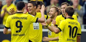 Die Dortmunder bejubeln den zweiten Saisonsieg Borussia Dortmund, Bundesliga