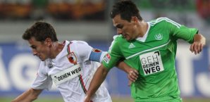 Paul Verhaegh im Duell mit Marcel Schäfer Bundesliga,vfl,Wolfsburg,fc,augsburg,paul,verhaegh,marcel,schaefer