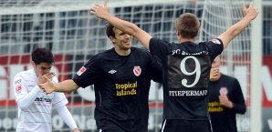 Dennis Sörensen und Marco Stiepermann (re.) jubeln nach dem Tor für Energie Cottbus Dennis Sörensen, Marco Stiepermann, Energie Cottbus
