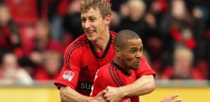 Stefan Kießling und Sidney Sam feiern Bayer Leverkusen und das 2:0 über Greuther Fürth Fußball,Kießling,Sam,Leverkusen