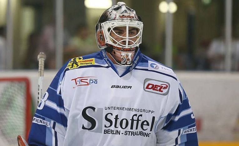Jason Bacashihua beerbt Barry Brust in Straubing