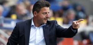Der neue Duisburger Trainer Kosta Runjaic gestikuliert. Kosta Runjaic,MSV Duisburg