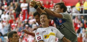 Fabian Giefer klärt vor Luuk de Jong Luuk de Jong,borussai,mönchengladbach,fabian,giefer,fortuna,düsseldorf