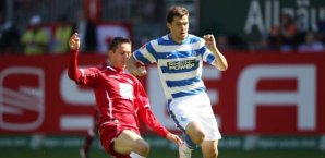 Ariel Borysiuk (l.) im Zweikampf mit Duisburgs Valeri Domovchyskiy MSV Duisburg, FC Kaiserslautern, Ariel Borysiuk, Valeri Domovchyskiy
