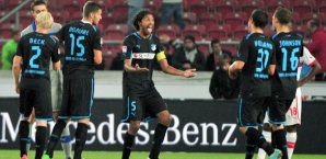 Das Hoffenheimer Team mit Andreas Beck (l-r), Matthieu Delpierre, Marvin Compper, Kevin Volland und Fabian Johnson feiert seinen Sieg. TSG 1899 Hoffenheim,VfB Stuttgart,Bundesliga