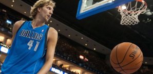 Dirk,nowitzki,dallas,mavericks,ball,spalding