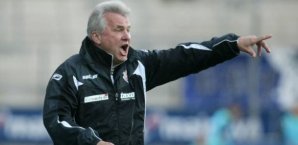 Frankfurts Trainer Benno Möhlmann trieb seine Mannschaft immer wieder an Fußball,Möhlmann,Frankfurt