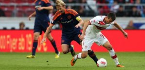 Simon Rolfes im Duell mit Vedad Ibisevic Simon Rolfes,Vedad Ibisevic