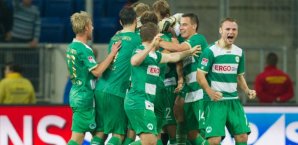 Die Fürther Spieler bejubeln den Last-Minute-Ausgleich spvgg greuther fürth, 1. bundesliga