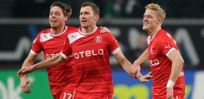 Andreas Lambertz, Oliver Fink und Johannes van den Bergh bejubeln das 2:0 Andreas Lambertz, Oliver Fink, Johannes van den Bergh, fortuna düsseldorf