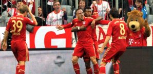 Franck Ribery vom FC Bayern lässt sich für das 1:0 feiern. Franck Ribery,FC Bayern München