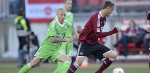 Umkämpfte Szenen. Simon Kjaer und Tomas Pekhart Kjaer,Pekhart,Wolfsburg,Nürnberg