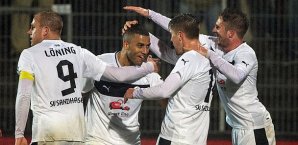 Frank Löning, Andrew Wooten, Jan Fießer und Nico Klotz jubeln über den Ausgleich Sandhausen,jubel