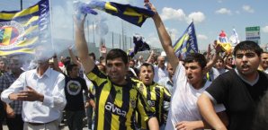 Fenerbahce-Fans feiern ihre Mannschaft und den Club fußball,Fenerbahce,Fans