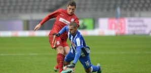 Matthew Leckie im Zweikampf mit Ben Sahar hertha,bsc,fsv,frankfurt,2. bundesliga