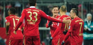 Der FC Bayern München bejubelt das 2:0 gegen den FC Schalke 04 FC Bayern München,Bundesliga,Fußball