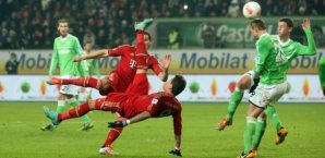 Mario Mandzukic trifft per Fallrückzieher zum 1:0 für Bayern in Wolfsburg Mandzukic,Wolfsburg,Bayern
