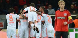 Der FC Bayern jubelt über den Sieg in Leverkusen Bayern München, Bayer Leverkusen