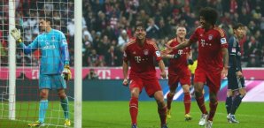 Claudio Pizarro bejubelt einen Treffer gegen den HSV Claudio Pizarro,FC Bayern München