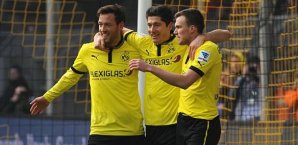 Robert Lewandowski vom BVB jubelt mit Kevin Großkreutz und Julian Schieber Julian Schieber, Robert Lewandowski, Kevin Großkreutz, BVB, Hannover