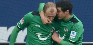 Schmiedebach herzt Rausch nach seinem Tor Marcel Schmiedebach,Konstantin Rausch,Hannover 96